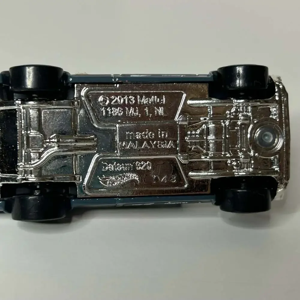 Hot Wheels '73 Datsun 620 Pickup Truck Gray Multi-Pack Exclusive